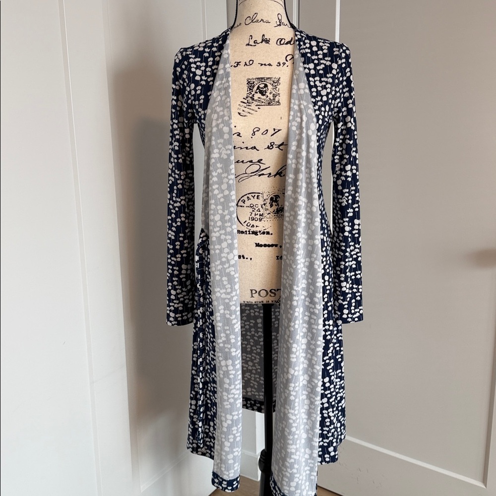Beautiful Blue Wrap Dress with white floral print - Picture 3 of 6